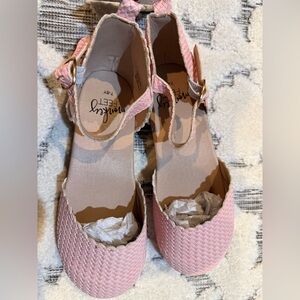 New never worn pink Monkey Feet girls sandals size 7-8 years